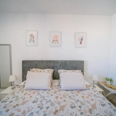 ゲストハウス Korkyra Harbour コルチュラ